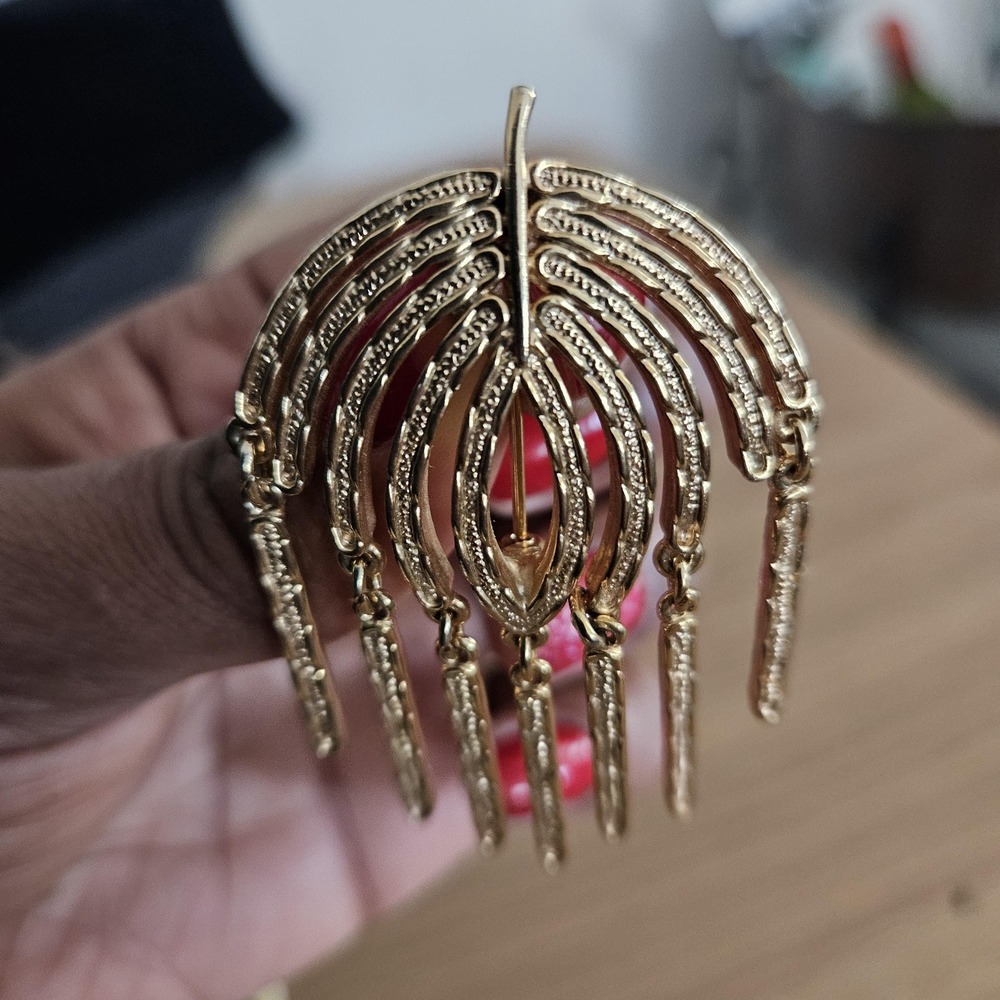 Vintage brooch gold tone Sarah Coventry waterfall‎  articulated